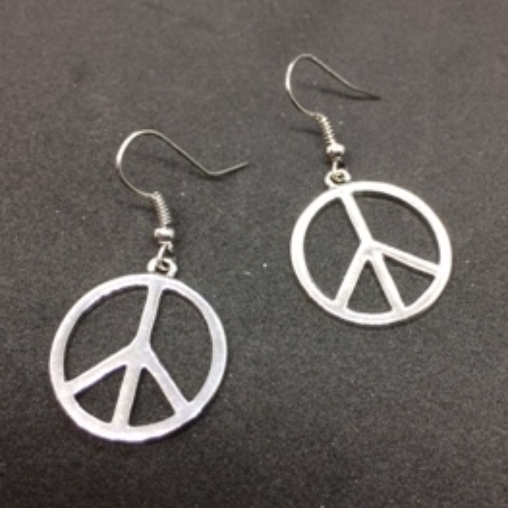 2/10 NWT Peace Hanging Earrings Silvertone